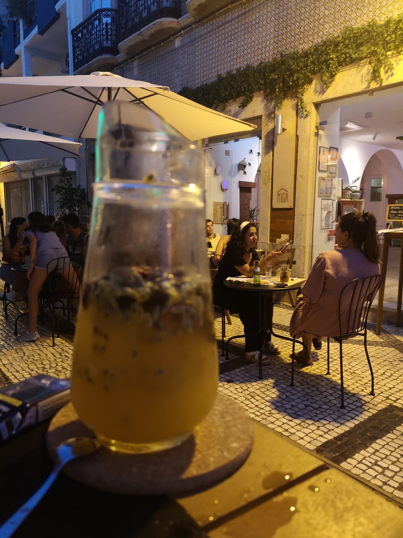 Sangria de Espumante e Maracujá para este verão